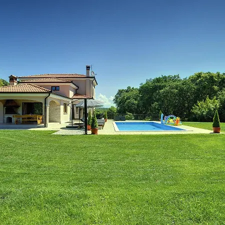 Spacious With Pool And Parasol In Rovinj Villa