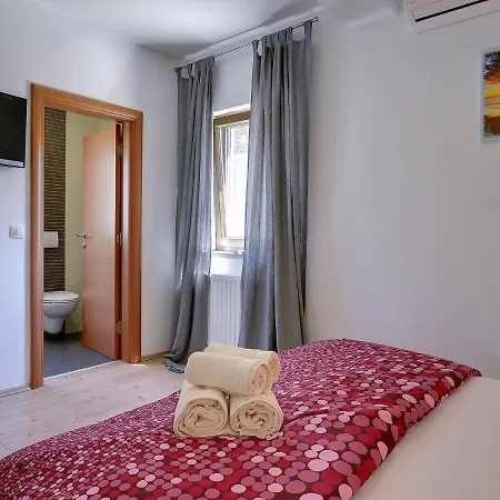 Spacious With Pool And Parasol In Rovinj Villa *