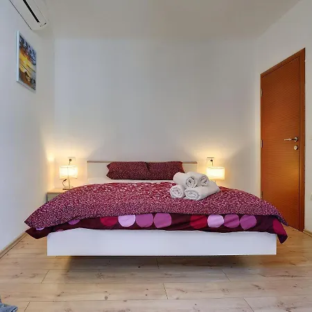 Spacious With Pool And Parasol In Rovinj Villa