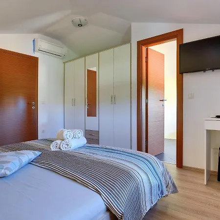 Villa In Rovinj With Private Pool And Sea Nearby Rovinjsko Selo