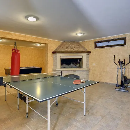 Spacious With Pool And Parasol In Rovinj Villa