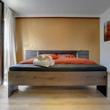 Spacious With Pool And Parasol In Rovinj *
