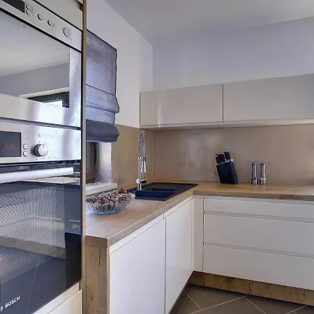 Spacious With Pool And Parasol In Rovinj