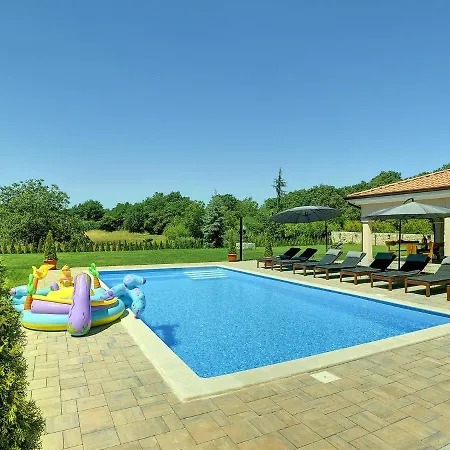 Spacious With Pool And Parasol In Rovinj Villa Rovinjsko Selo