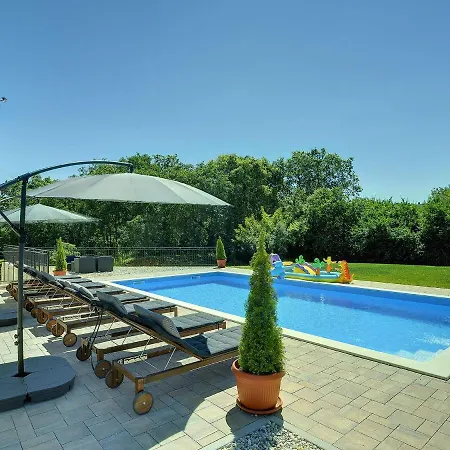 In Rovinj With Private Pool And Sea Nearby